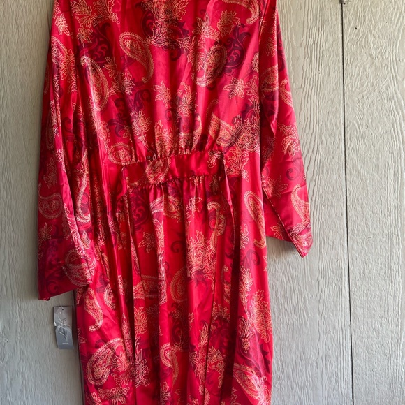 Morgan Taylor robe - Picture 2 of 6